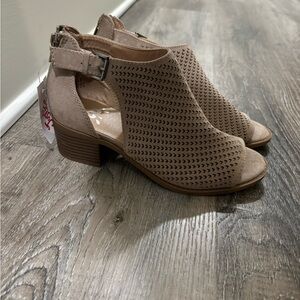 Justice Shoes size 5